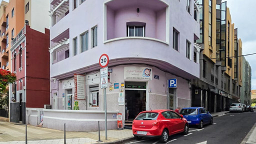 fachada de multitienda supertoscal